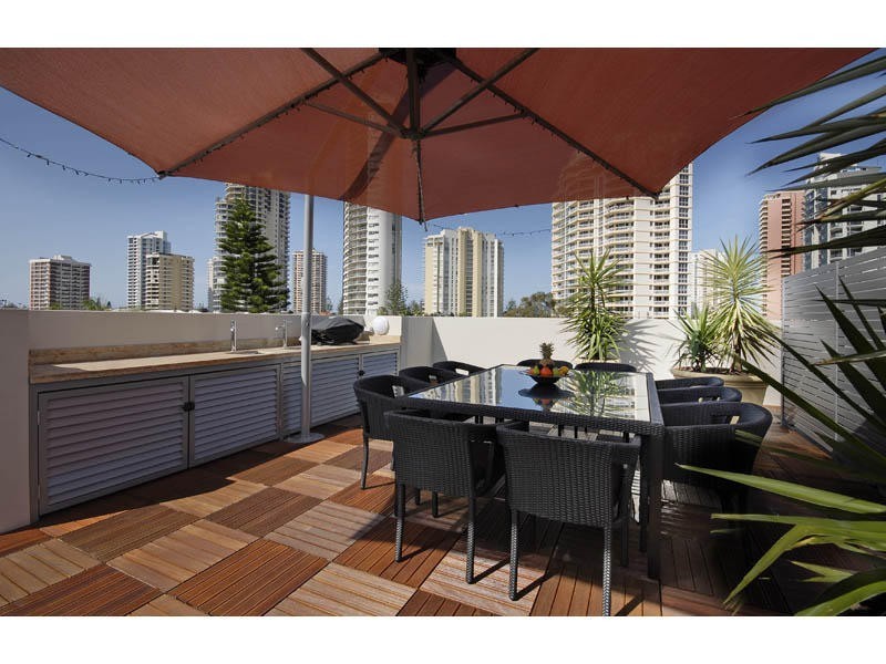 35A Hughes Avenue, Main Beach QLD 4217