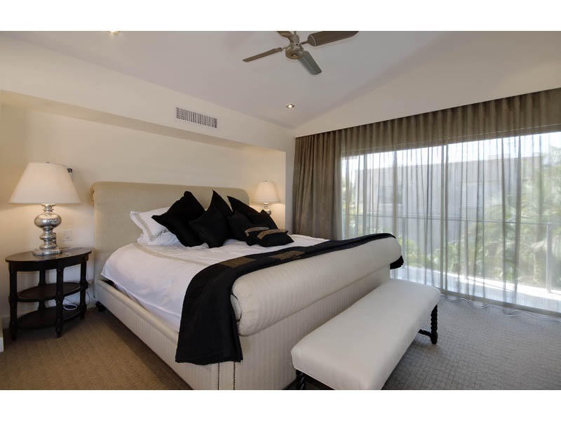 35A Hughes Avenue, Main Beach QLD 4217