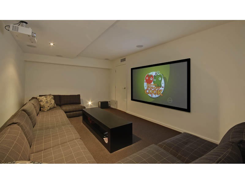 35A Hughes Avenue, Main Beach QLD 4217