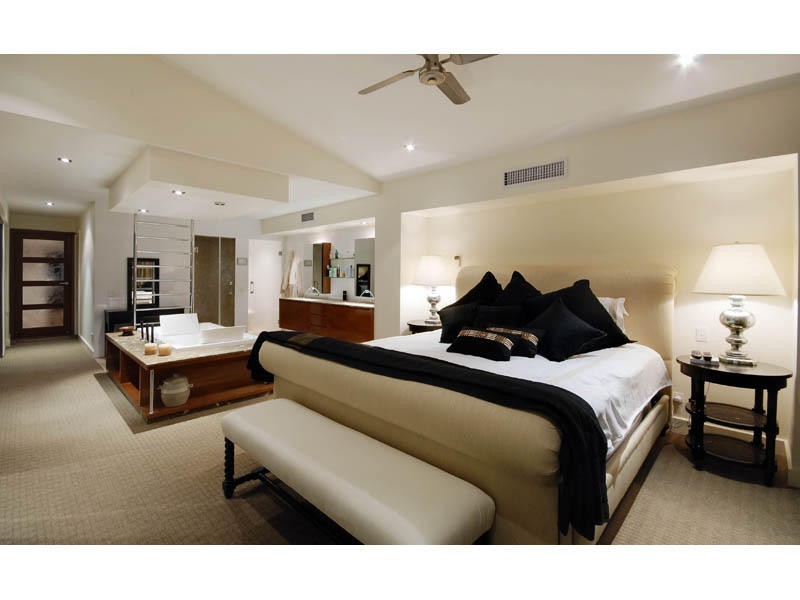 35A Hughes Avenue, Main Beach QLD 4217