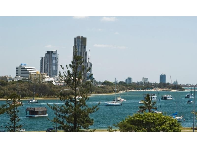 35A Hughes Avenue, Main Beach QLD 4217