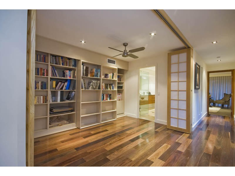 35A Hughes Avenue, Main Beach QLD 4217