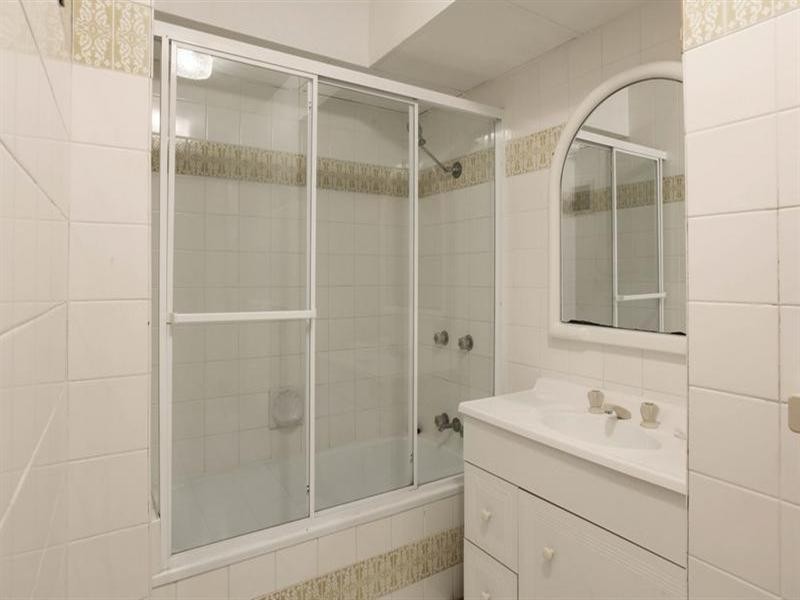 2 Riverview Parade, Surfers Paradise QLD 4217