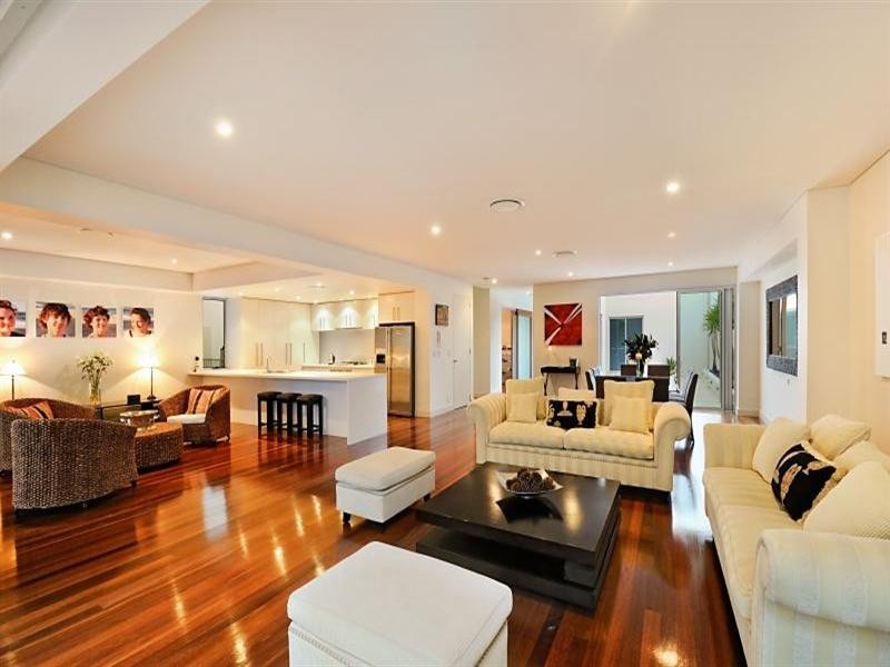 2 17 Marseille Court, Sorrento QLD 4217