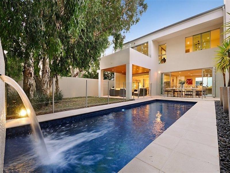 2 17 Marseille Court, Sorrento QLD 4217