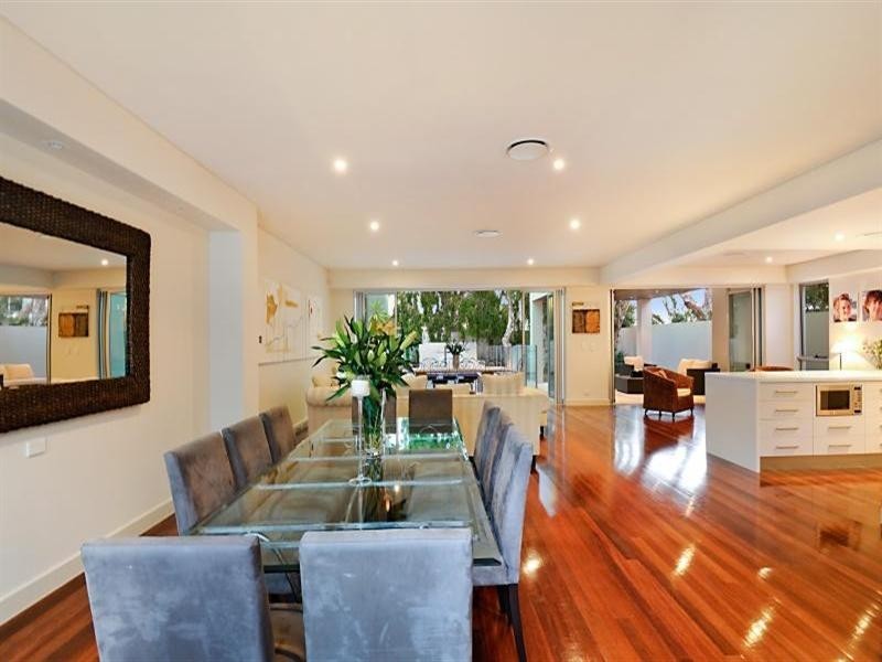 2 17 Marseille Court, Sorrento QLD 4217