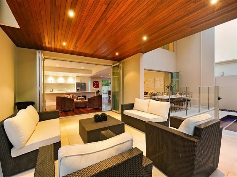 2 17 Marseille Court, Sorrento QLD 4217