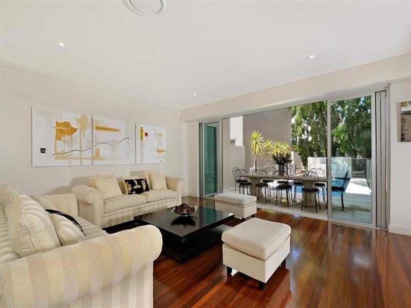 2 17 Marseille Court, Sorrento QLD 4217