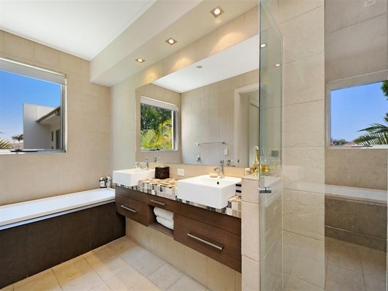 2 17 Marseille Court, Sorrento QLD 4217