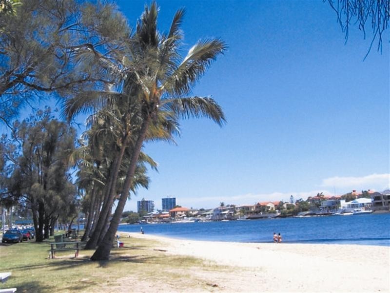 132 Ferny Avenue, Surfers Paradise QLD 4217