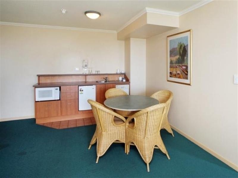 132 Ferny Avenue, Surfers Paradise QLD 4217