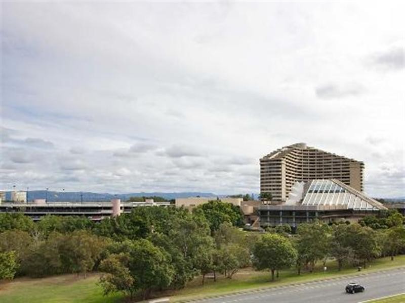 42 Surf Parade, Broadbeach QLD 4218