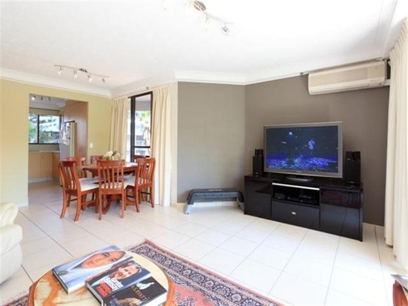 5 Enderley Avenue, Surfers Paradise QLD 4217
