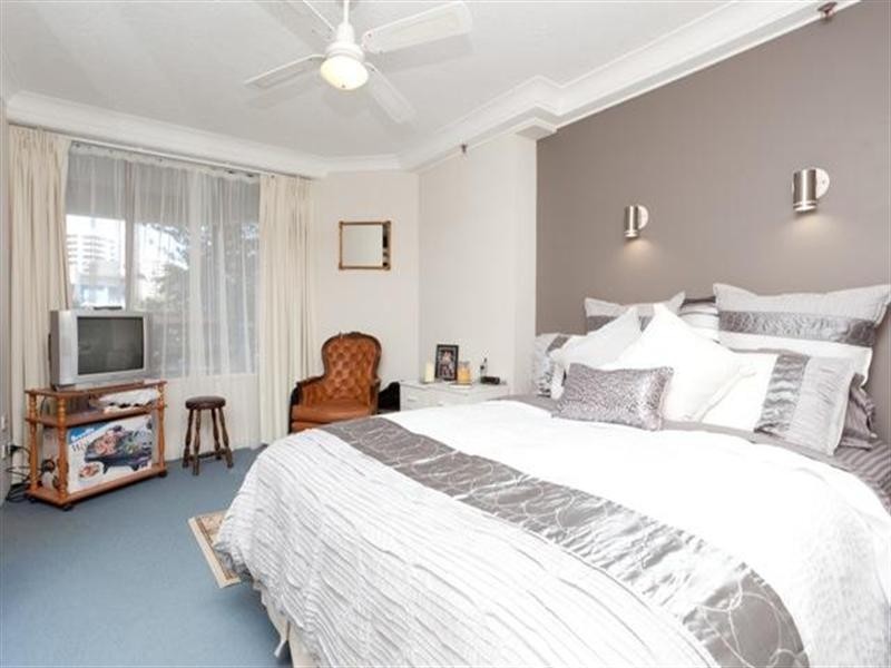 5 Enderley Avenue, Surfers Paradise QLD 4217