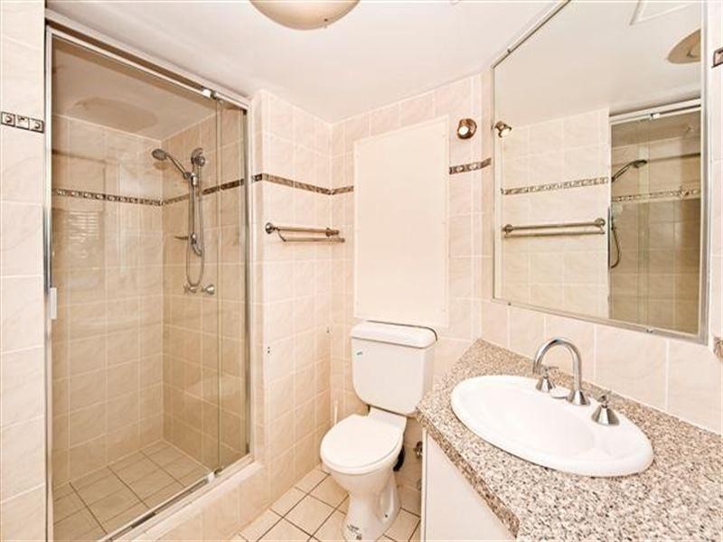 5 Enderley Avenue, Surfers Paradise QLD 4217