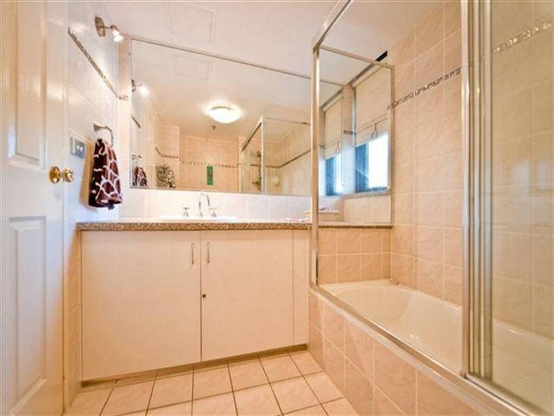 5 Enderley Avenue, Surfers Paradise QLD 4217