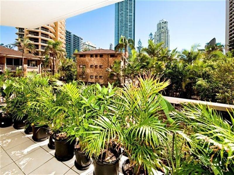 5 Enderley Avenue, Surfers Paradise QLD 4217