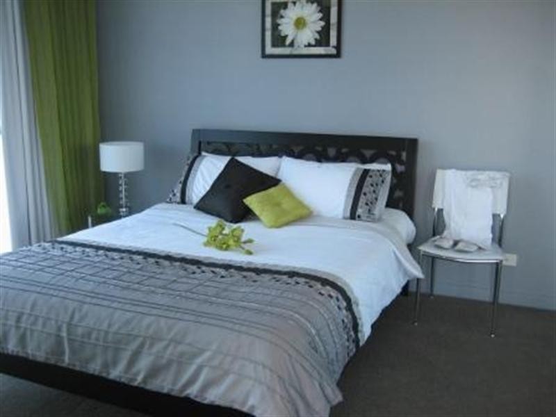 18 Enderley Avenue, Surfers Paradise QLD 4217