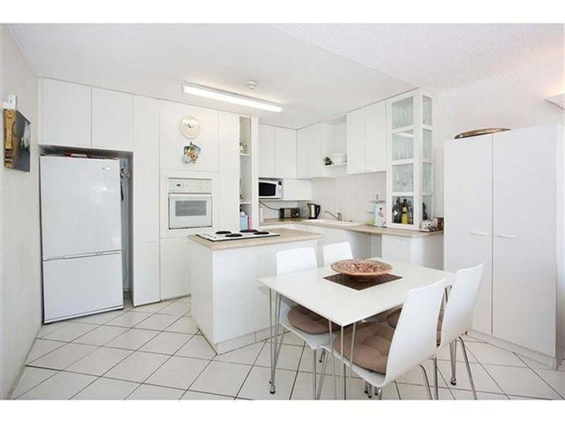 2 Riverview Parade, Surfers Paradise QLD 4217