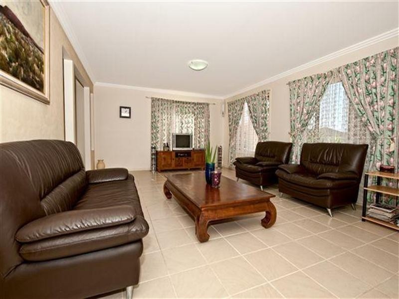 16 Ballah Crescent, Highland Park QLD 4211