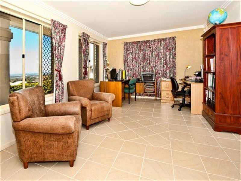 16 Ballah Crescent, Highland Park QLD 4211