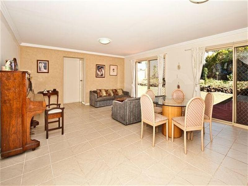 16 Ballah Crescent, Highland Park QLD 4211