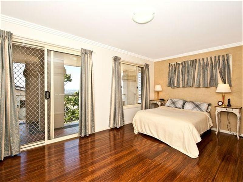 16 Ballah Crescent, Highland Park QLD 4211