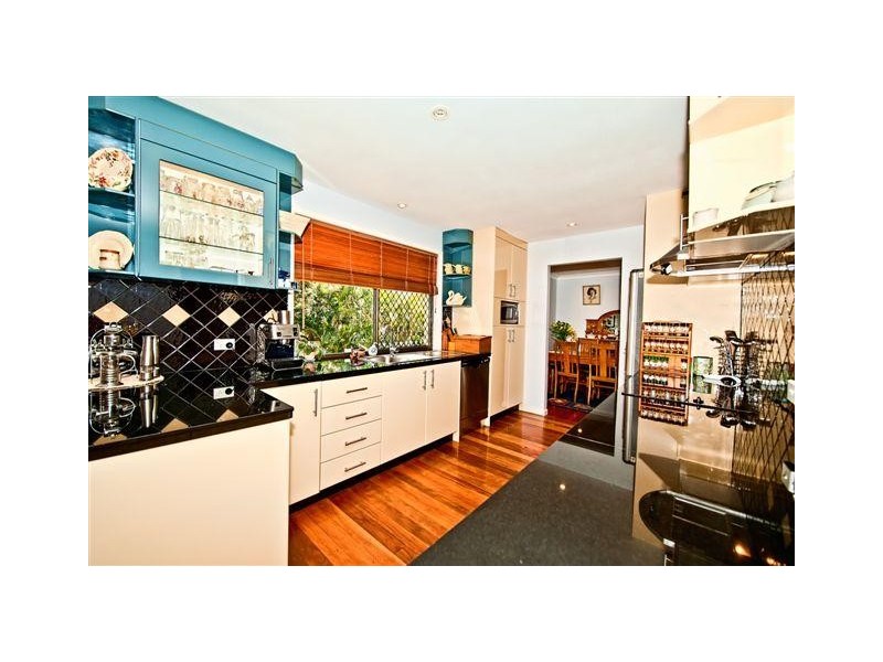 201 Heeb Street, Benowa QLD 4217