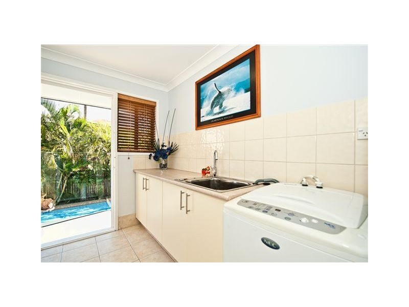 201 Heeb Street, Benowa QLD 4217
