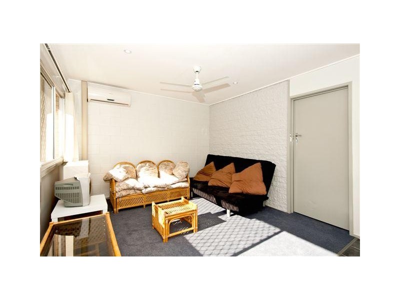 6 Sylvania.5 Watson Esplanade, Surfers Paradise QLD 4217