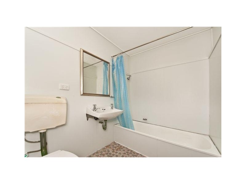 6 Sylvania.5 Watson Esplanade, Surfers Paradise QLD 4217