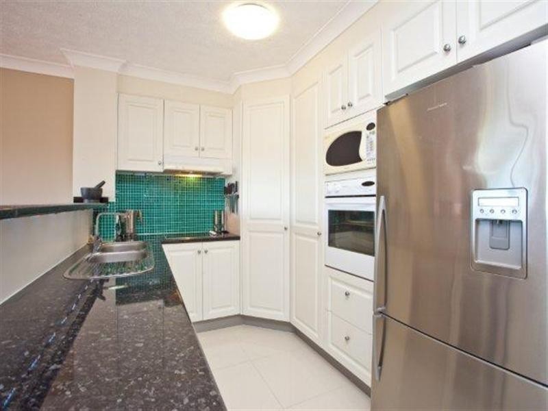 30 Dalpura Street, Chevron Island QLD 4217