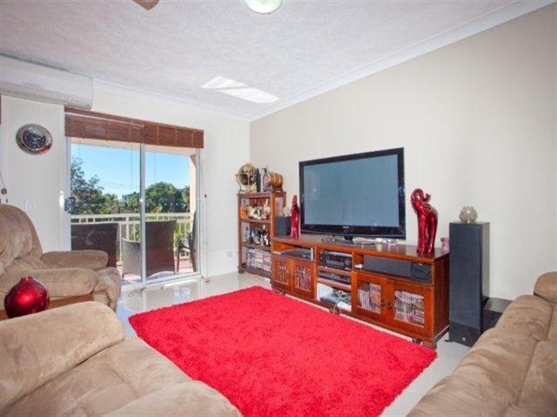 30 Dalpura Street, Chevron Island QLD 4217