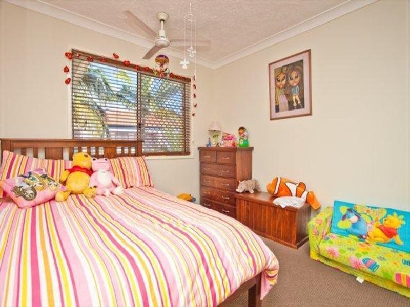 30 Dalpura Street, Chevron Island QLD 4217