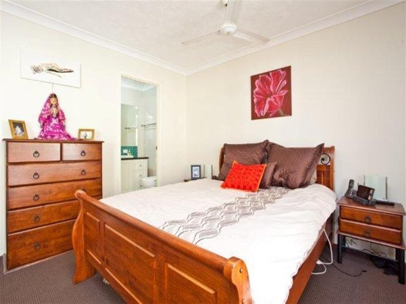 30 Dalpura Street, Chevron Island QLD 4217