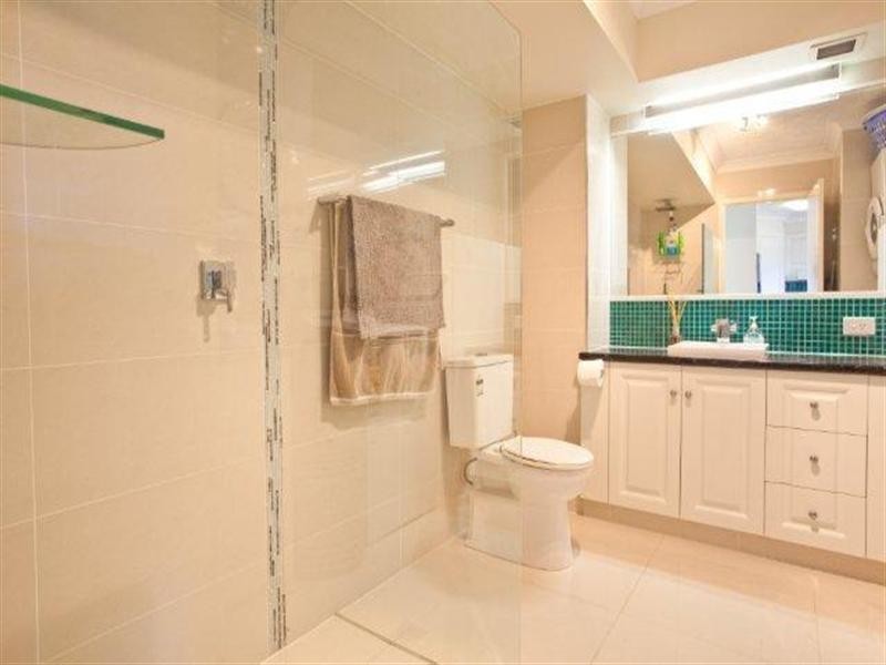 30 Dalpura Street, Chevron Island QLD 4217