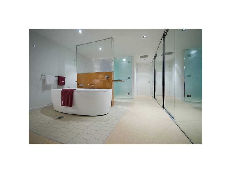 Paradise Point QLD 4216