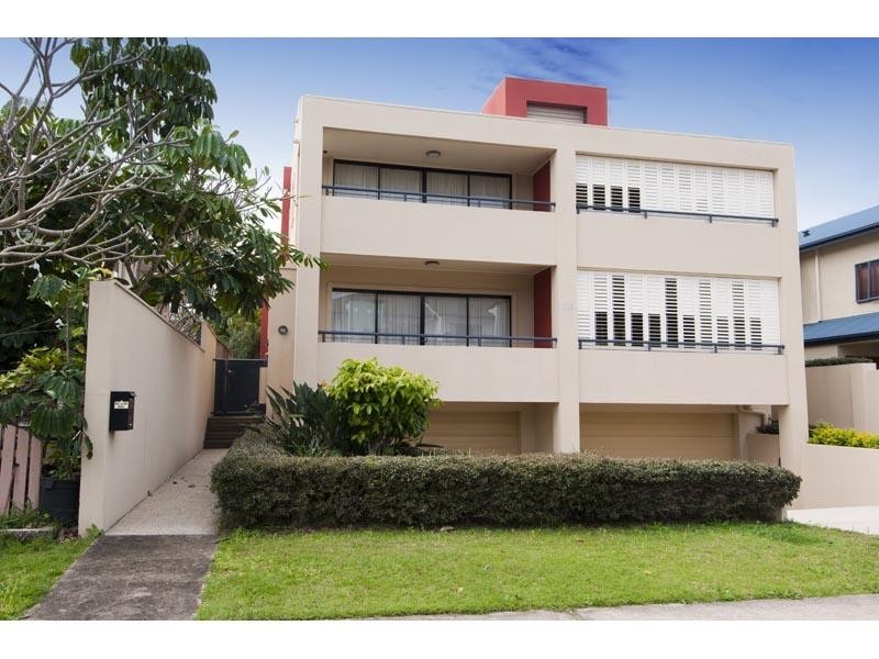 1/23 Purli Street, Chevron Island QLD 4217