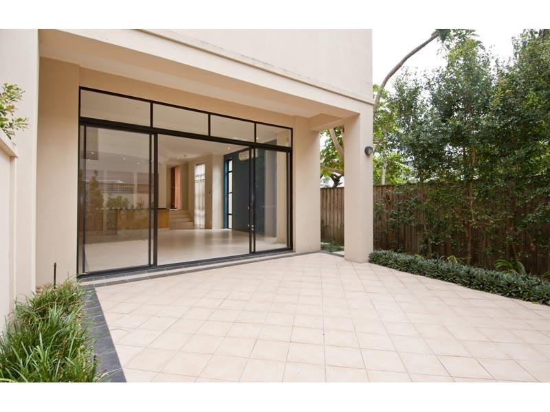 1/23 Purli Street, Chevron Island QLD 4217