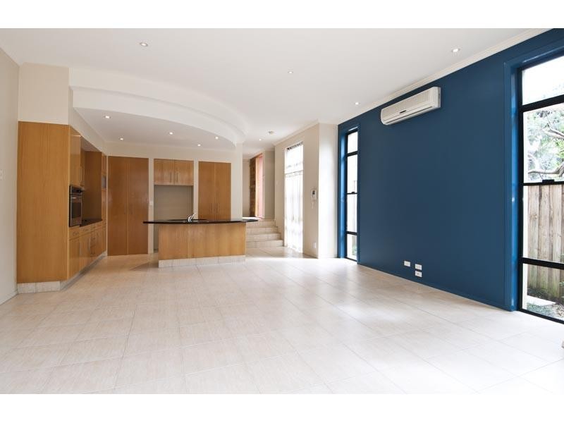 1/23 Purli Street, Chevron Island QLD 4217