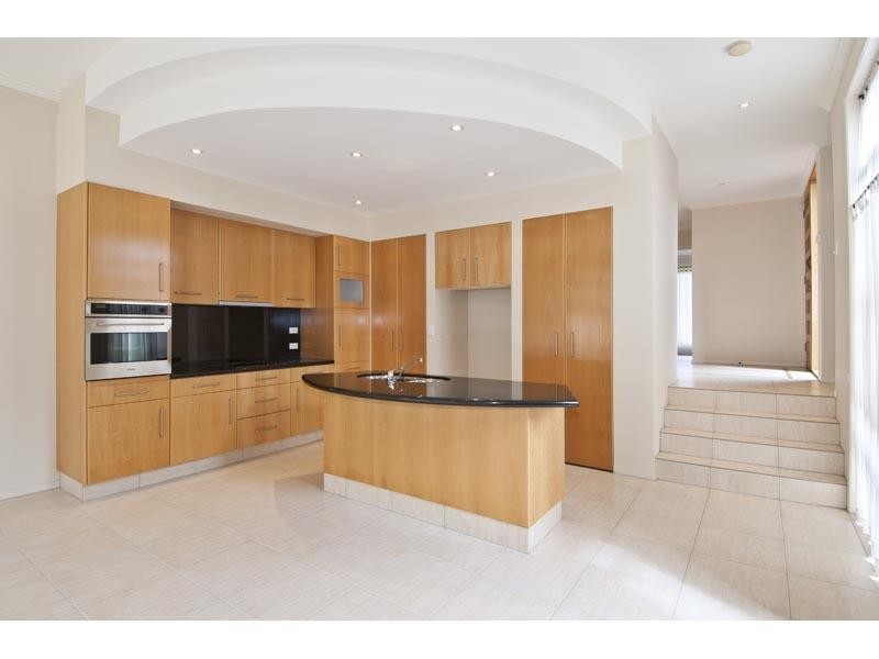 1/23 Purli Street, Chevron Island QLD 4217