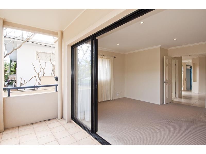 1/23 Purli Street, Chevron Island QLD 4217