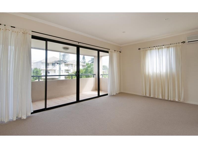 1/23 Purli Street, Chevron Island QLD 4217