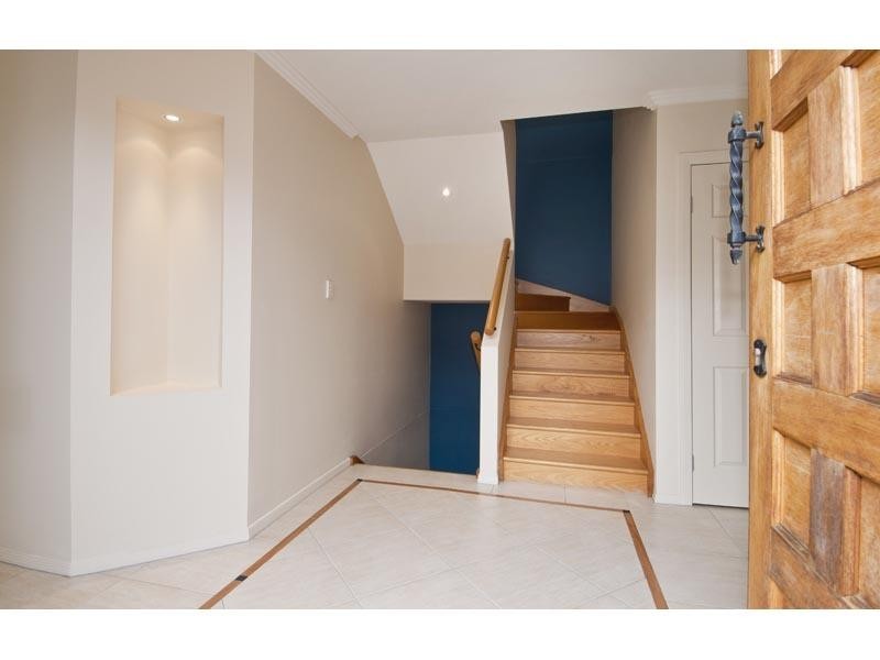 1/23 Purli Street, Chevron Island QLD 4217