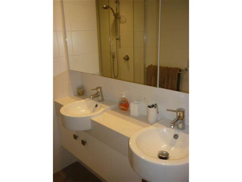 3027 The Boulevard, Carrara QLD 4211