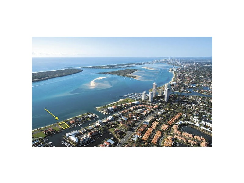 18 Anglers Esplanade, Runaway Bay QLD 4216