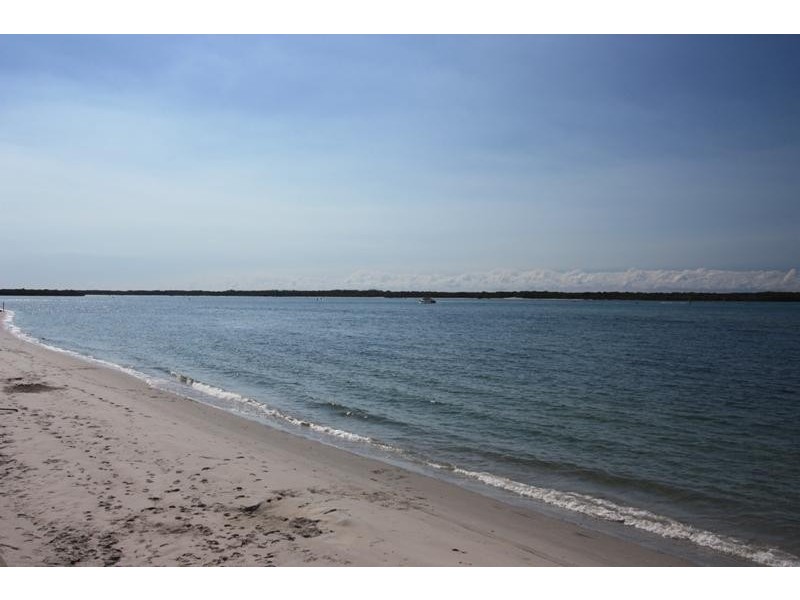 18 Anglers Esplanade, Runaway Bay QLD 4216