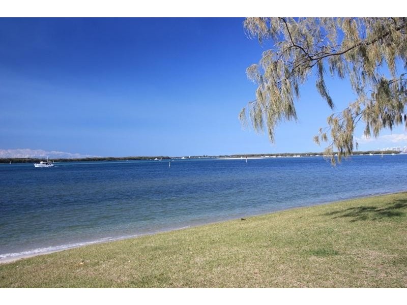 18 Anglers Esplanade, Runaway Bay QLD 4216