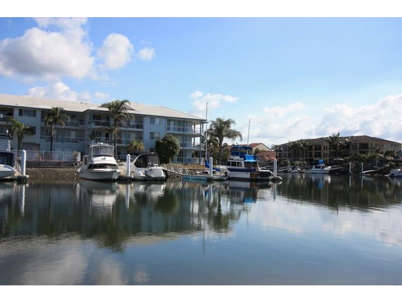18 Anglers Esplanade, Runaway Bay QLD 4216