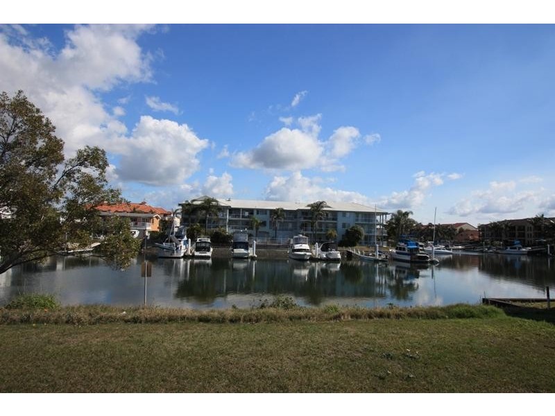 18 Anglers Esplanade, Runaway Bay QLD 4216